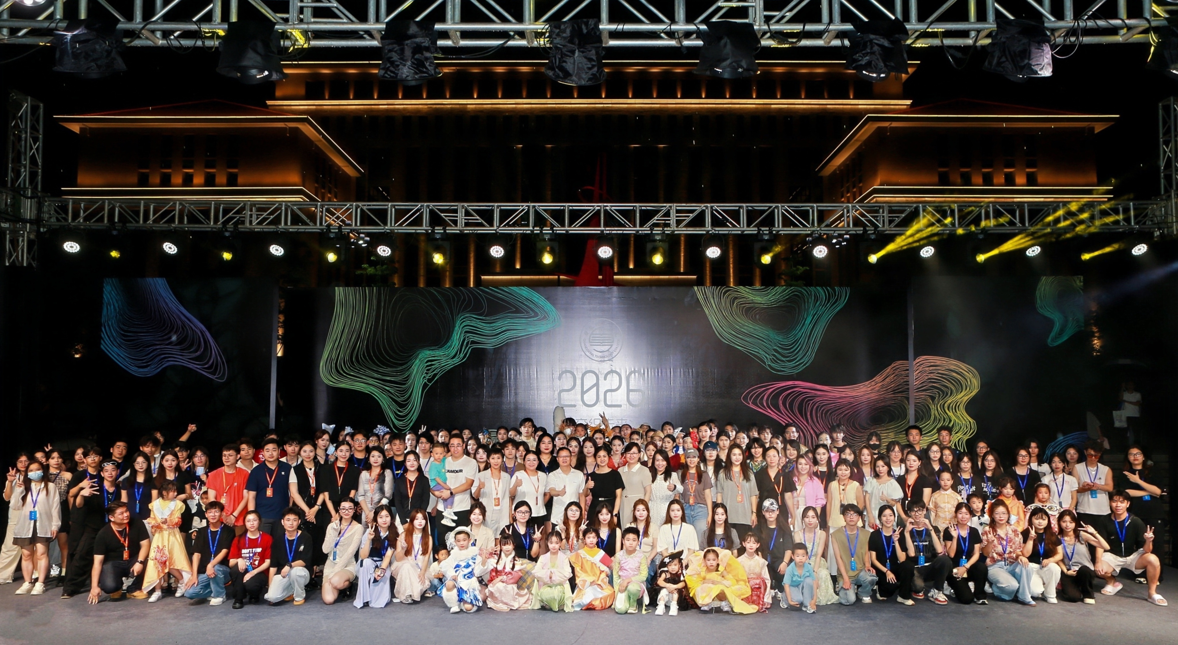 广东理工学院 2026 届服装专业毕业设计展:时装盛宴落幕,未来探索不止-广东理工学院艺术设计学院